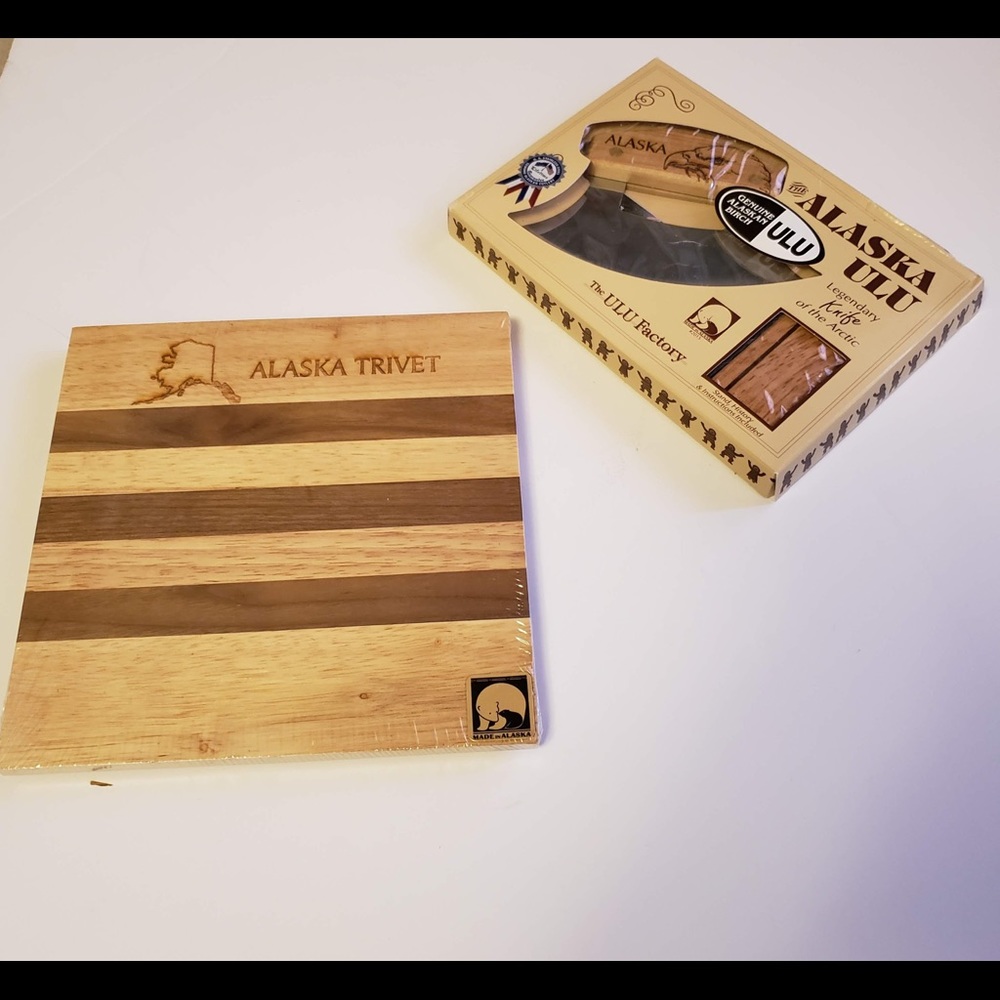 Alaskan cutting board and cutting knife Ulu